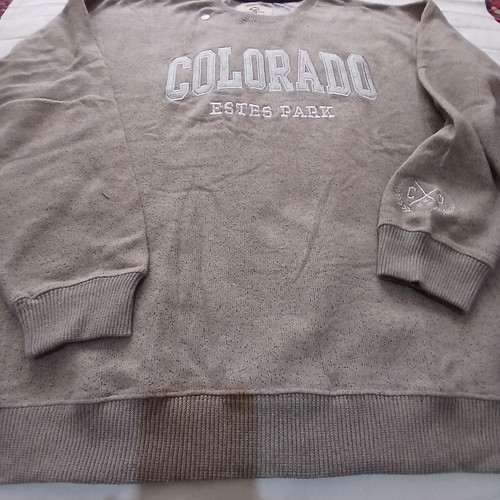 گلدوزی روی سینه و مچ